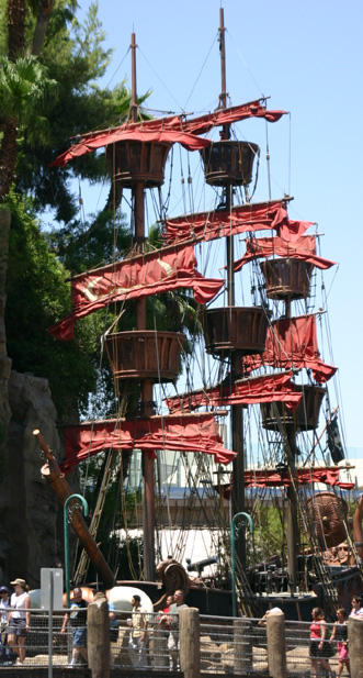 �V���E�̔��D