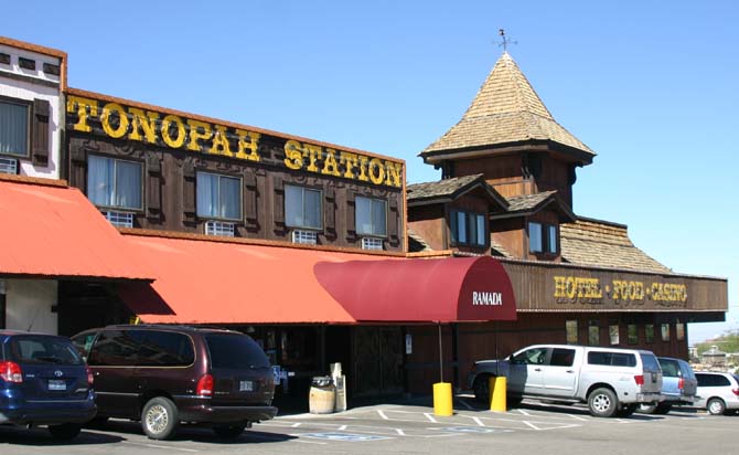 ���}�_�C��