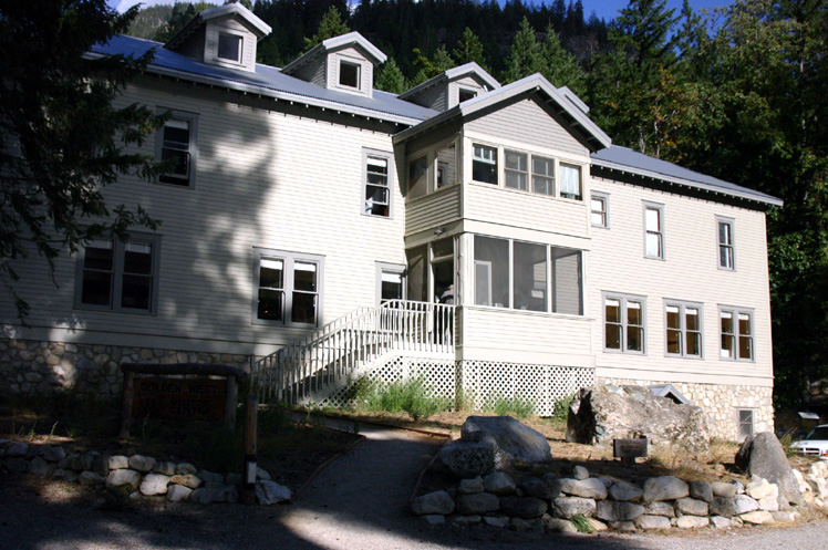 �S�[���f���E�G�X�g�r�W�^�[�Z���^�[