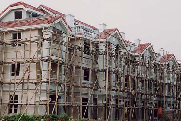 �e���X�n�E�X���z