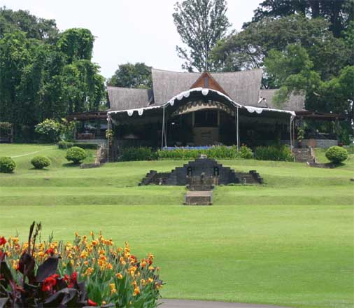 ���X�g�����{�^�j�J