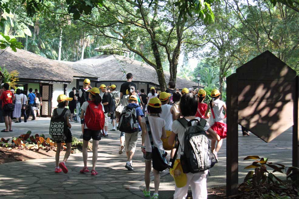 �V���K�|�[���A�����̐l�X