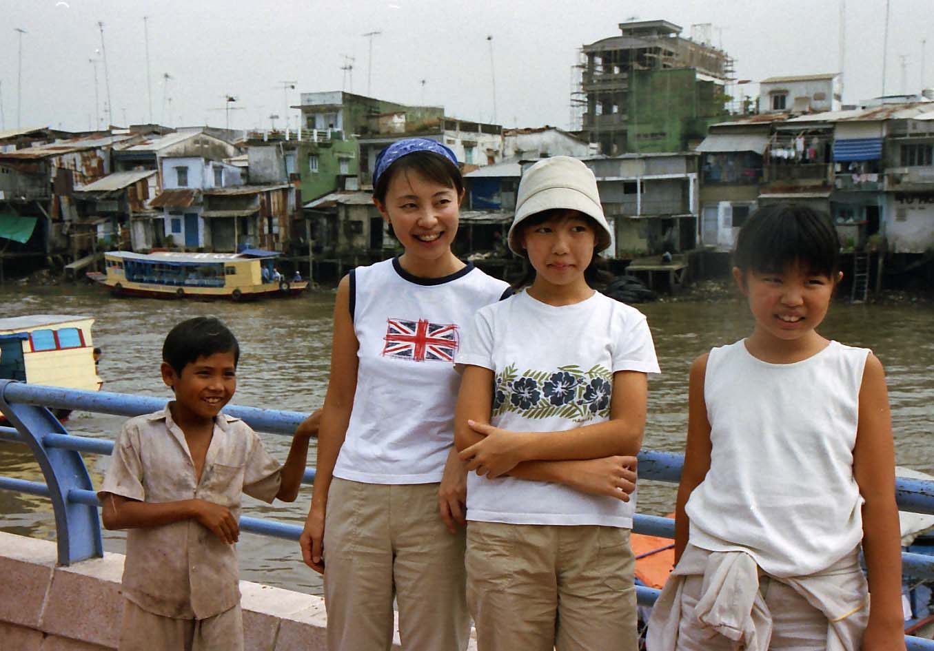 �q������